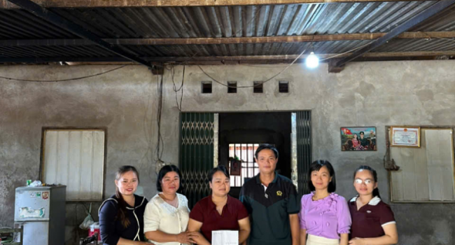 THĂM HỎI, ĐỘNG VIÊN NHÂN VIÊN VÀ HỌC SINH BỊ ẢNH HƯỞNG SAU CƠN BÃO